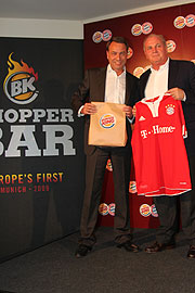 die Burger King Kooperation mit der FC Bayern München AG wurden von Thomas Berger, Deutschland  Geschäftsführer Burger King, und Uli Hoeneß vorgestellt (©Foto. Martin Schmitz)